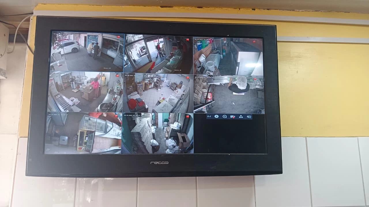 Instalación de cámara de seguridad industrial con visión nocturna en Arica